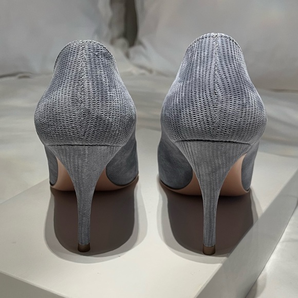 NEW La Canadienne blue suede Fairmont heels - Picture 5 of 9